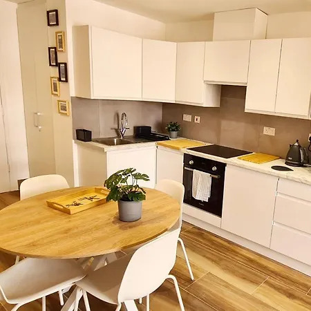 Apartman Designer 1 Bedroom Flat With Terrace 1 *